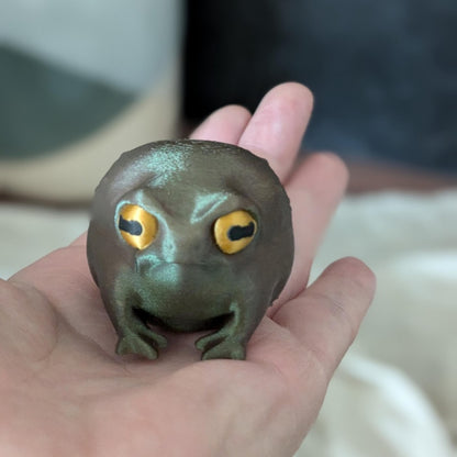Judgmental Frog Desk Buddy